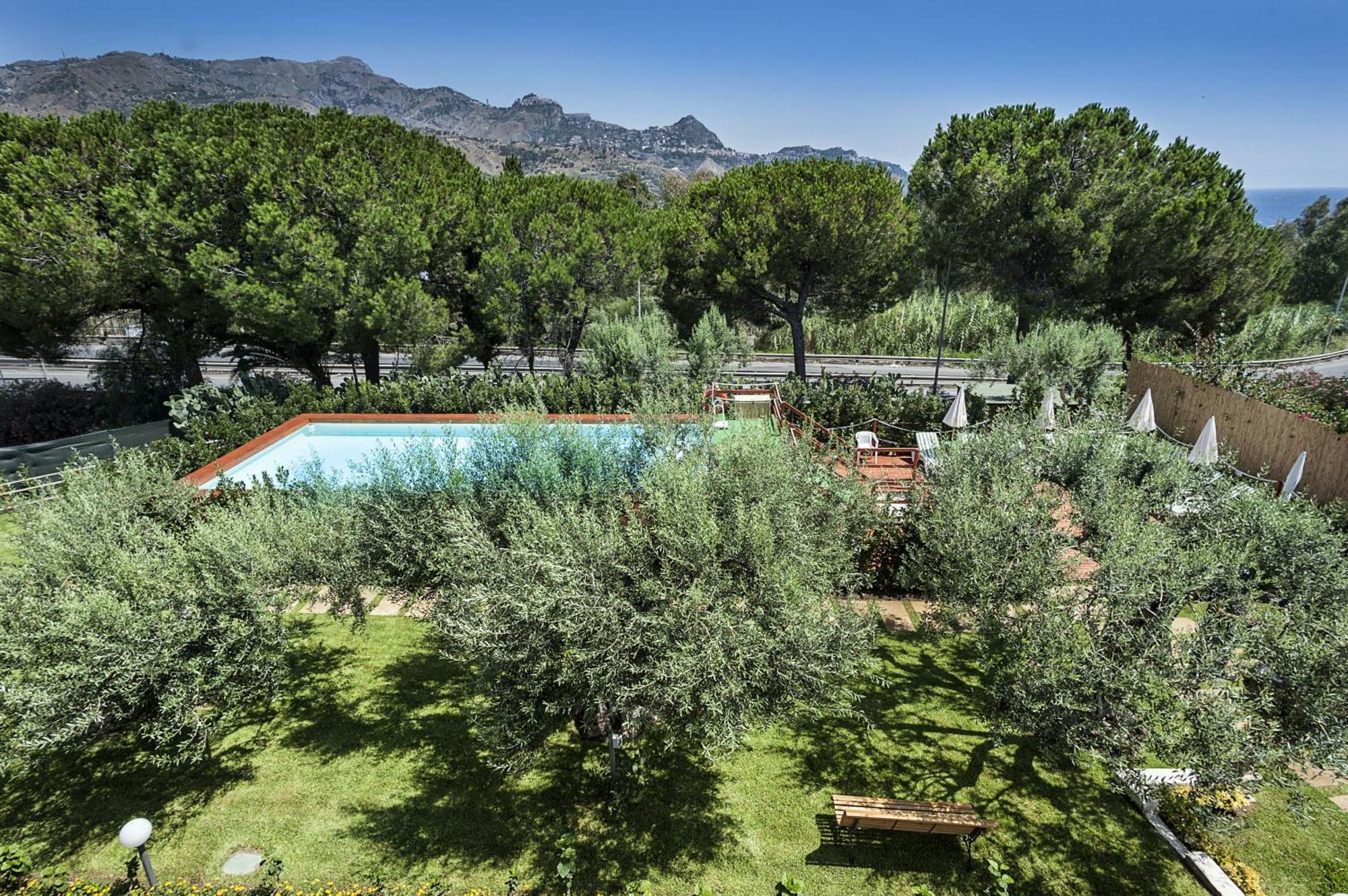 Villa Collina จีอาร์ดีนี นักซอส ภายนอก รูปภาพ