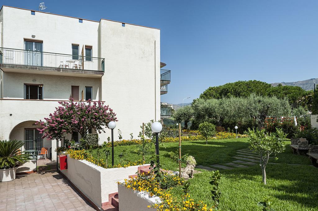 Villa Collina จีอาร์ดีนี นักซอส ภายนอก รูปภาพ