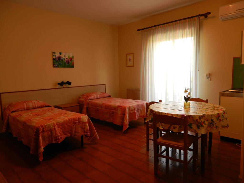 Villa Collina จีอาร์ดีนี นักซอส ห้อง รูปภาพ