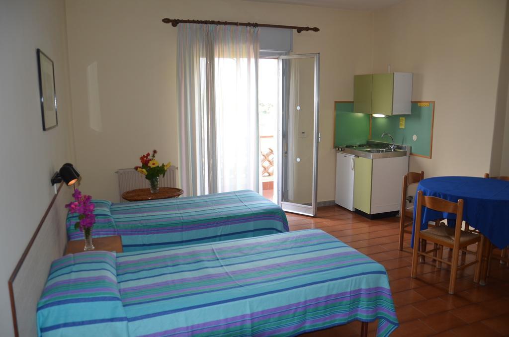 Villa Collina จีอาร์ดีนี นักซอส ห้อง รูปภาพ